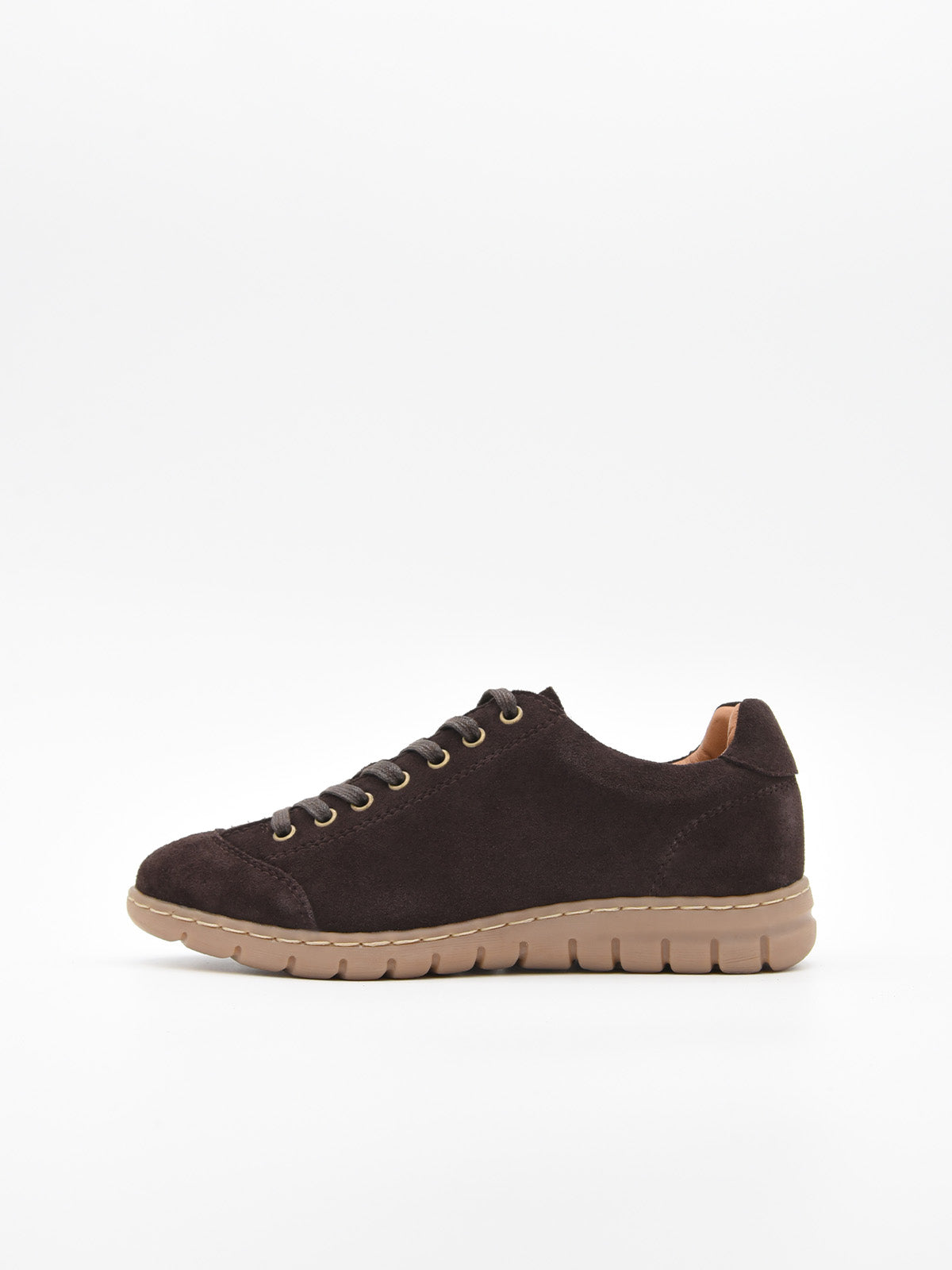 Zapatilla de piel color marrón cómoda