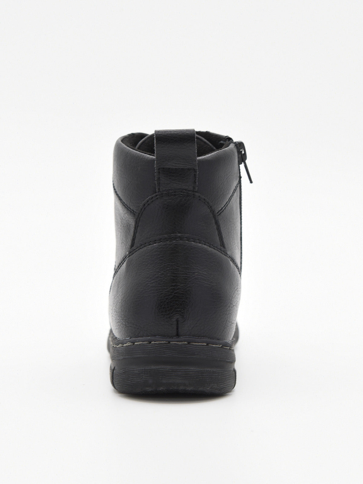 Botín negro de piel estilo combat con cordones, cremallera lateral y suela robusta de tacón bajo cuadrado.