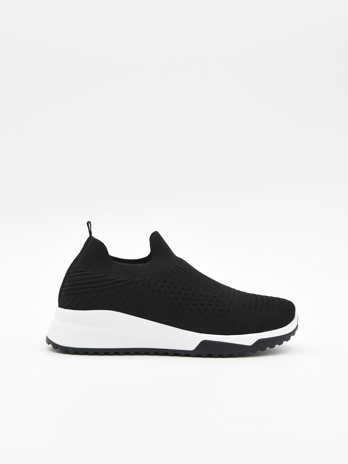 Zapatilla slip on negra de punto con suela blanca
