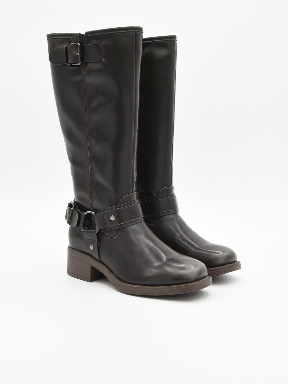 Bota alta negra estilo biker con hebillas metálicas