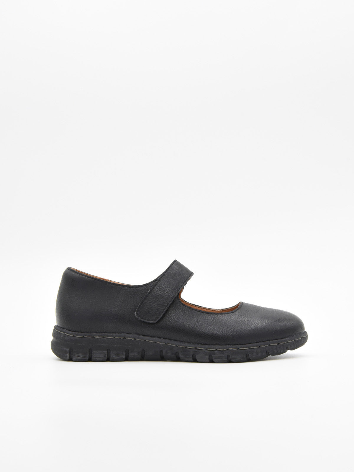 Zapato mercedita negro de piel con suela cómoda y flexible.