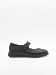 Zapato mercedita negro de piel con suela cómoda y flexible.