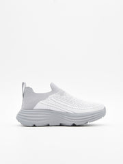 Zapatilla slip-on de punto knit en degradado gris con suela chunky ondulada gris y logo Nyrex en relieve.