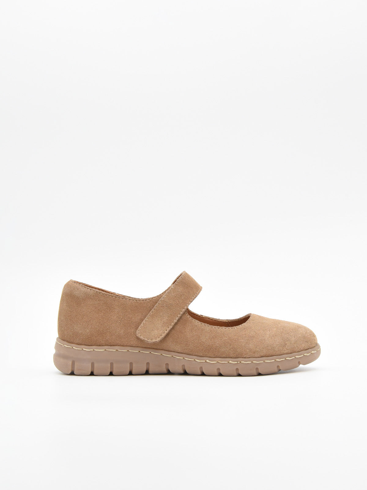 Zapato mercedita color mocha, piel suave, suela flexible y cómoda.