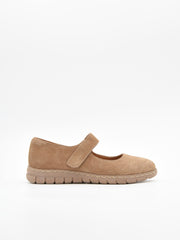 Zapato mercedita color mocha, piel suave, suela flexible y cómoda.