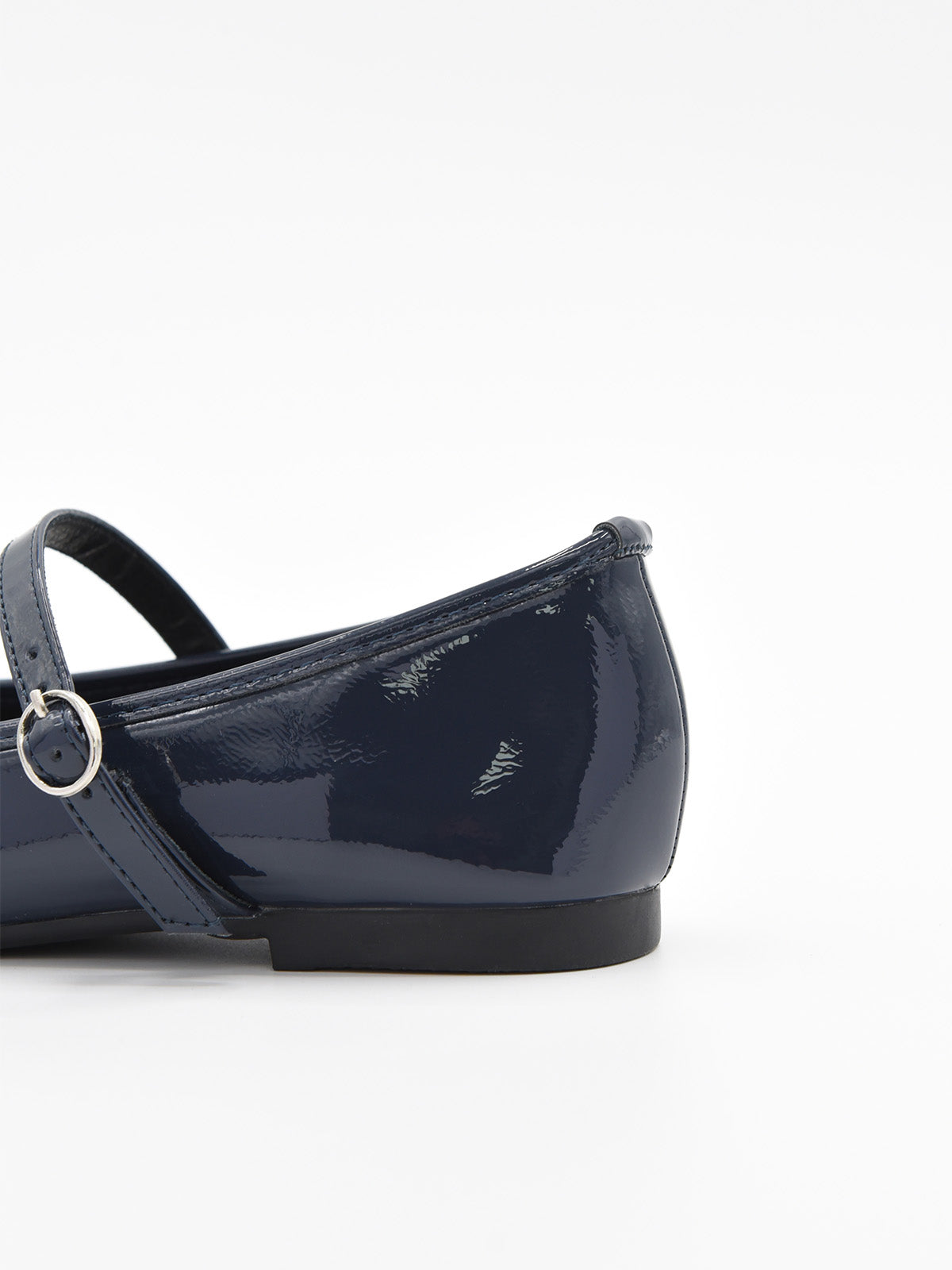 Bailarina azul marino de charol con pulsera