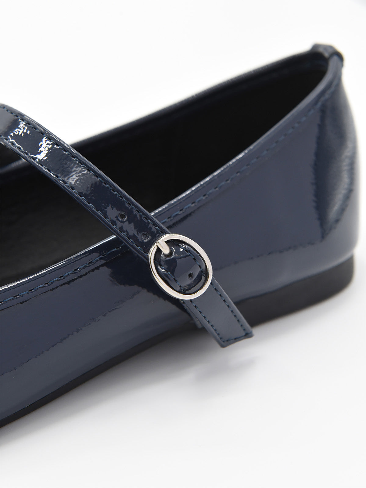 Bailarina azul marino de charol con pulsera
